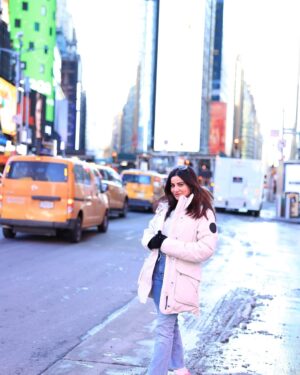 Krisheka Patel Instagram - Forever in love with New York 🤌🏻💕🫶🏻😻#nycstreets#timesquarenewyorkcity🌆🗽#snow❄☃️ #lovenyc❤️ #lovetravling✈️