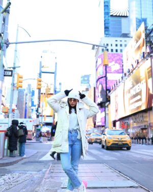 Krisheka Patel Instagram - Forever in love with New York 🤌🏻💕🫶🏻😻#nycstreets#timesquarenewyorkcity🌆🗽#snow❄☃️ #lovenyc❤️ #lovetravling✈️