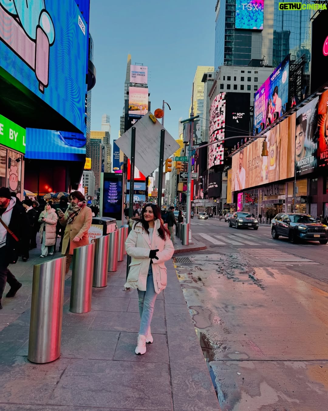 Krisheka Patel - 7.6K Likes - Forever in love with New York 🤌🏻💕🫶🏻😻#nycstreets#timesquarenewyorkcity🌆🗽#snow❄☃️ #lovenyc❤️ #lovetravling✈️