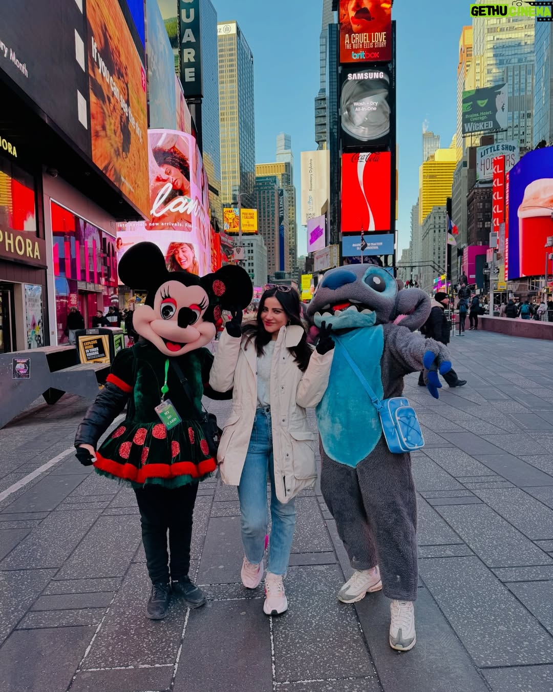 Krisheka Patel - 7.6K Likes - Forever in love with New York 🤌🏻💕🫶🏻😻#nycstreets#timesquarenewyorkcity🌆🗽#snow❄☃️ #lovenyc❤️ #lovetravling✈️
