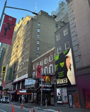 Krisheka Patel Instagram - Forever in love with New York 🤌🏻💕🫶🏻😻#nycstreets#timesquarenewyorkcity🌆🗽#snow❄☃️ #lovenyc❤️ #lovetravling✈️