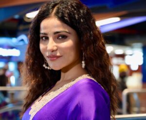 Krisheka Patel Instagram - Hi guys, Jaanu is waiting for you’re response 🤌🏻pls go and watch tomorrow our film Artiste is coming out in theatres 🎭 can’t wait you’ll to get into this  crazy ride called “Artiste “with lots of romance, actions, comedy, intense fighting and suspense ..pls do watch it in theatres 🎭 i promise u will definitely llike it.!🤗🤗😇🙏🏻🫶🏻💕#gratitude #jaanu 🥰#vicky 💕##feelingblessed😇 #fridaybigday🔥 #21stmarch#artistefilm🎬#telugucinema
@iratanrishi 
@sjkentertainments 
@santosh_kalwacherla