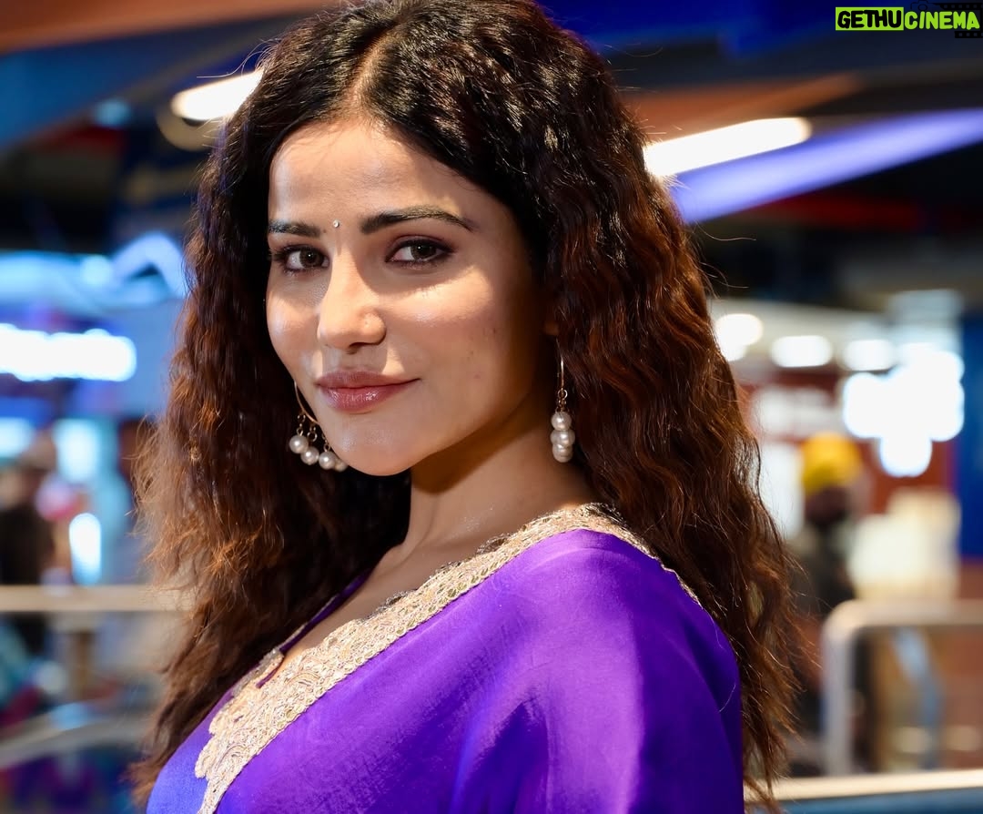 Krisheka Patel - 5.3K Likes - Hi guys, Jaanu is waiting for you’re response 🤌🏻pls go and watch tomorrow our film Artiste is coming out in theatres 🎭 can’t wait you’ll to get into this  crazy ride called “Artiste “with lots of romance, actions, comedy, intense fighting and suspense ..pls do watch it in theatres 🎭 i promise u will definitely llike it.!🤗🤗😇🙏🏻🫶🏻💕#gratitude #jaanu 🥰#vicky 💕##feelingblessed😇 #fridaybigday🔥 #21stmarch#artistefilm🎬#telugucinema
@iratanrishi 
@sjkentertainments 
@santosh_kalwacherla