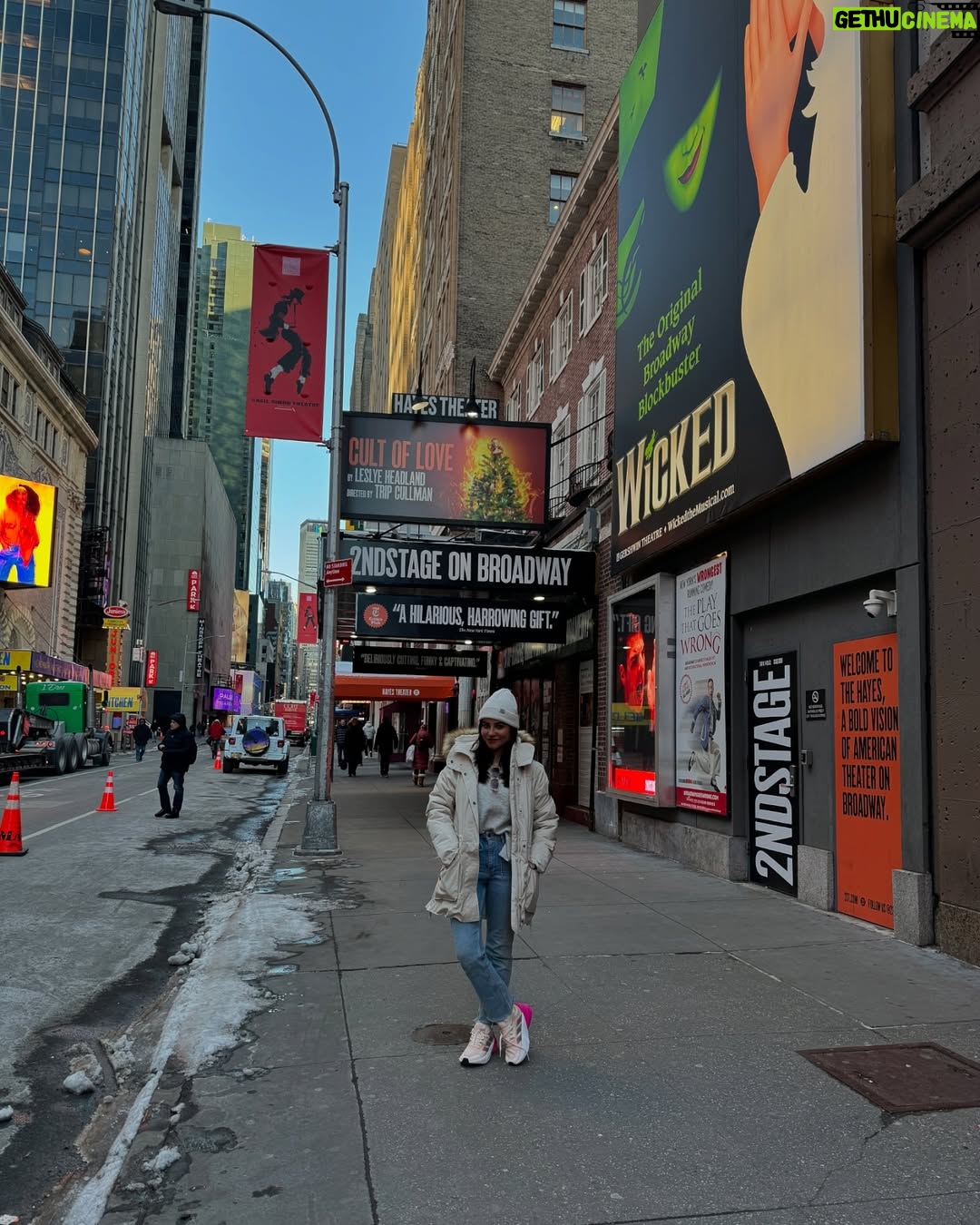 Krisheka Patel - 7.6K Likes - Forever in love with New York 🤌🏻💕🫶🏻😻#nycstreets#timesquarenewyorkcity🌆🗽#snow❄☃️ #lovenyc❤️ #lovetravling✈️