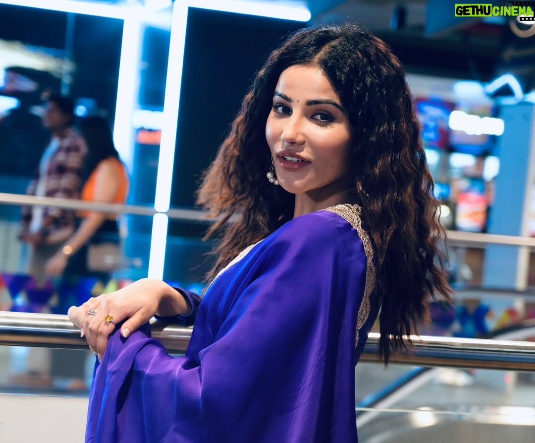 Krisheka Patel - 5.3K Likes - Hi guys, Jaanu is waiting for you’re response 🤌🏻pls go and watch tomorrow our film Artiste is coming out in theatres 🎭 can’t wait you’ll to get into this  crazy ride called “Artiste “with lots of romance, actions, comedy, intense fighting and suspense ..pls do watch it in theatres 🎭 i promise u will definitely llike it.!🤗🤗😇🙏🏻🫶🏻💕#gratitude #jaanu 🥰#vicky 💕##feelingblessed😇 #fridaybigday🔥 #21stmarch#artistefilm🎬#telugucinema
@iratanrishi 
@sjkentertainments 
@santosh_kalwacherla