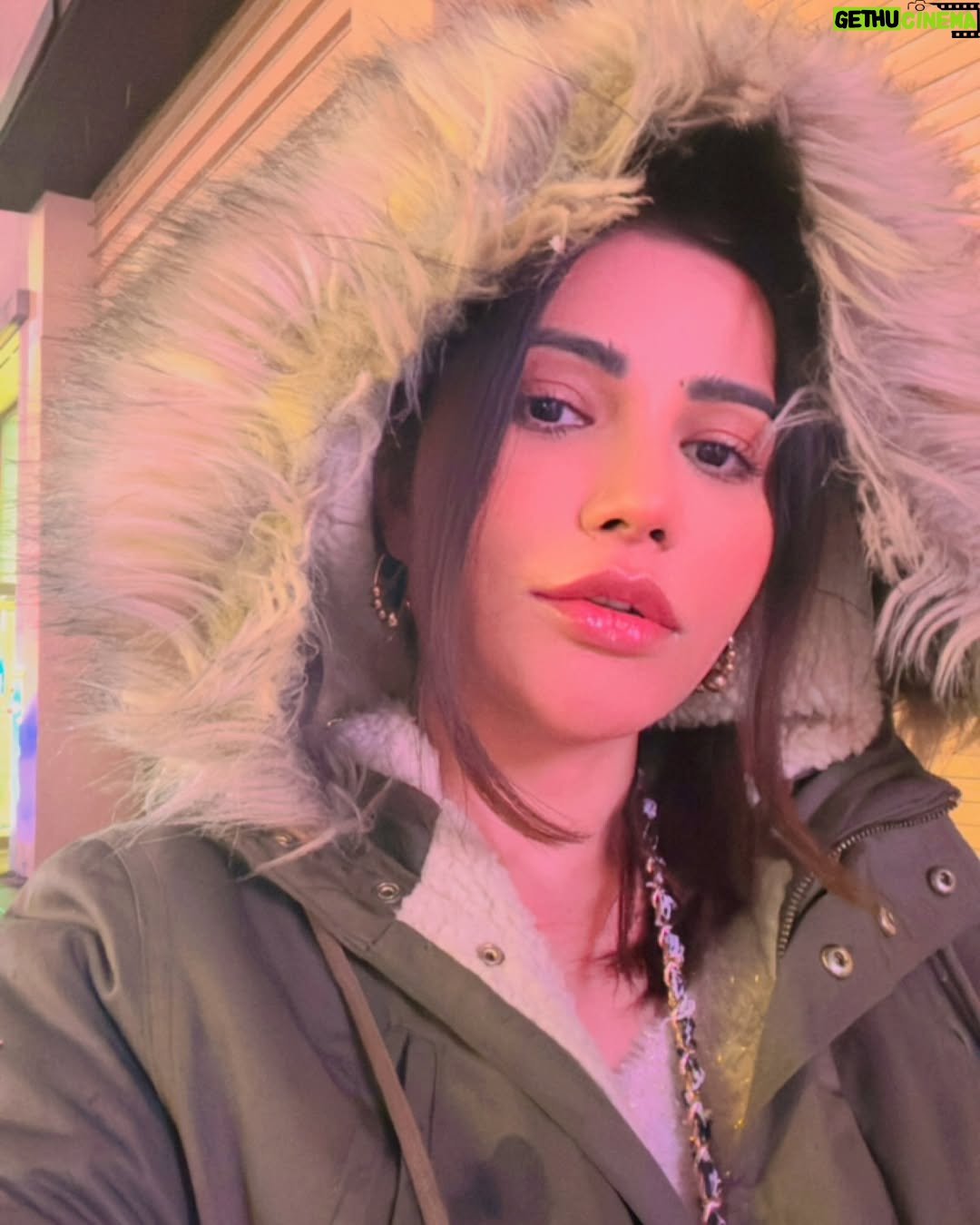Krisheka Patel - 7.6K Likes - Forever in love with New York 🤌🏻💕🫶🏻😻#nycstreets#timesquarenewyorkcity🌆🗽#snow❄☃️ #lovenyc❤️ #lovetravling✈️