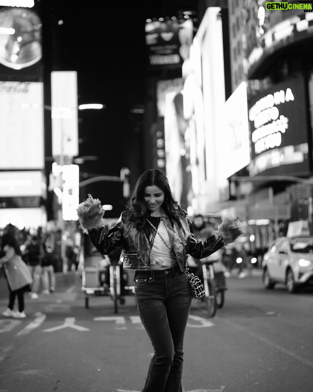 Krisheka Patel - 6.4K Likes - 💕🦋✨🌈🍟🛍️🗽🌸🍬🫶🏻🤌🏻 #nycdiaries❤️