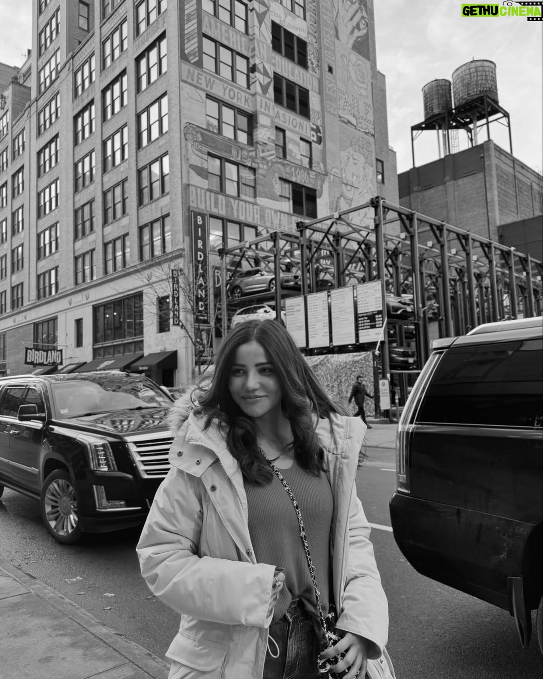 Krisheka Patel - 7.6K Likes - Forever in love with New York 🤌🏻💕🫶🏻😻#nycstreets#timesquarenewyorkcity🌆🗽#snow❄☃️ #lovenyc❤️ #lovetravling✈️