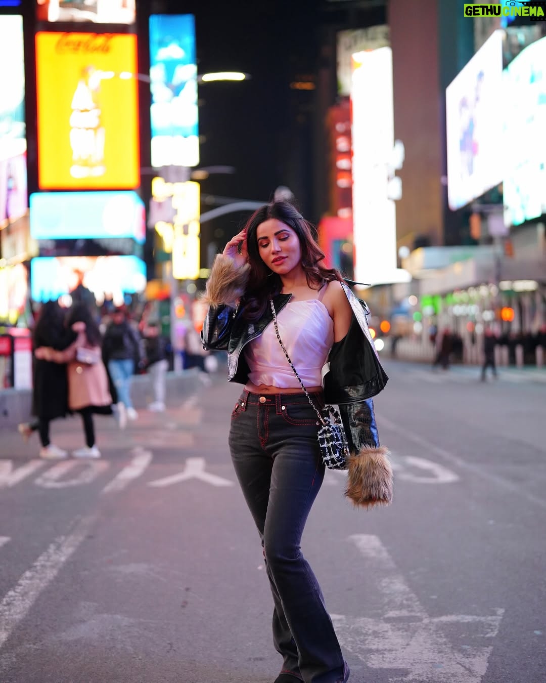 Krisheka Patel - 6.4K Likes - 💕🦋✨🌈🍟🛍️🗽🌸🍬🫶🏻🤌🏻 #nycdiaries❤️