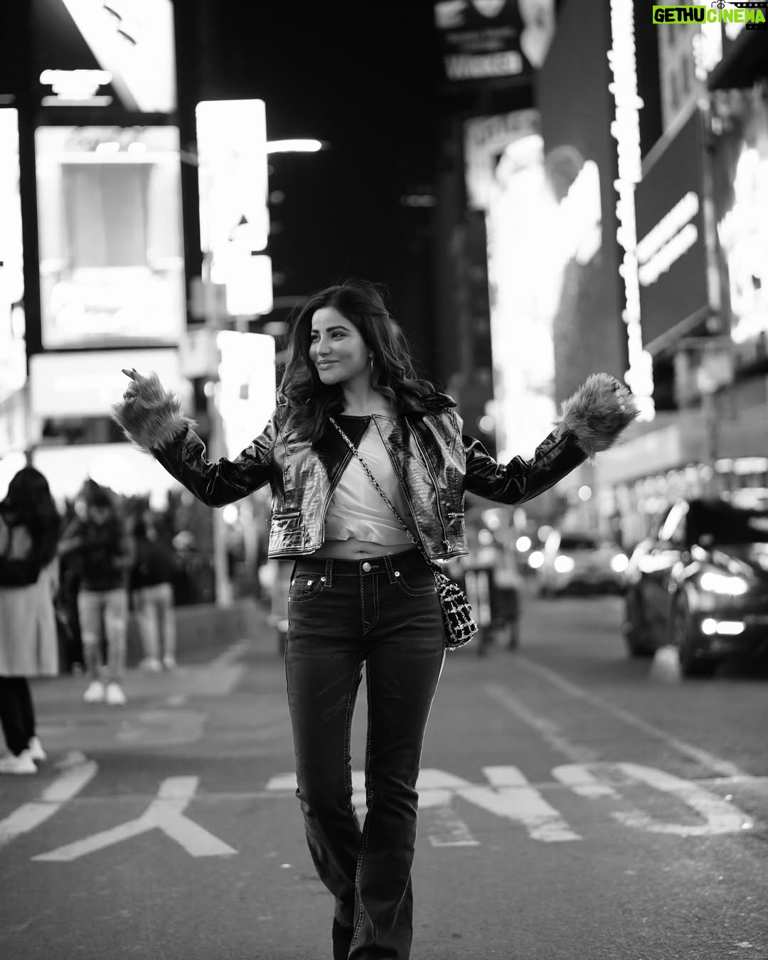 Krisheka Patel - 6.4K Likes - 💕🦋✨🌈🍟🛍️🗽🌸🍬🫶🏻🤌🏻 #nycdiaries❤️