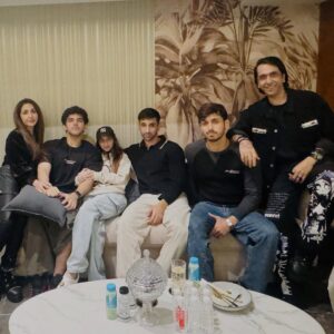 Krishika Lulla Instagram - Fam Jam ❤️🧿
“The love of family is life’s greatest blessing.” 😇