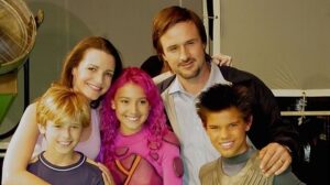 Kristin Davis Instagram - Should I be Sharkboy or Lavagirl for Halloween? She was ahead of the trend with this hair 💞