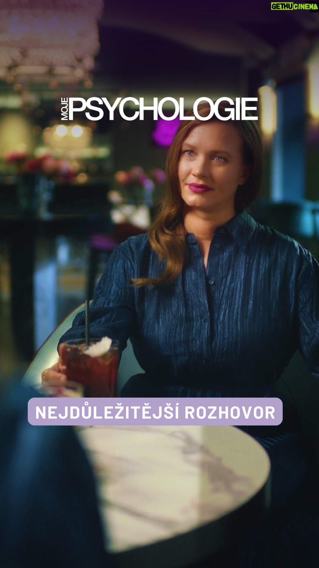 Kristýna Leichtová - 631 Likes - Ten nejdůležitější rozhovor našeho života vedeme sami se sebou. 💜

Vnitřní monolog je cenný nástroj k uspořádání myšlenek, ale snadno se obrátí proti nám. Buďme na sebe laskaví – alespoň tak, jako jsme na druhé lidi. A tohle poselství je i hlavním tématem naší nové kampaně, jejíž tváří je herečka Kristýna Leichtová. Prostor pro natáčení poskytl @monkeybar_prague. #MojePsychologie