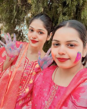 Kriti Chaudhary Instagram - May this holi bring you vibrant colours of joy,love and prosperity!…..