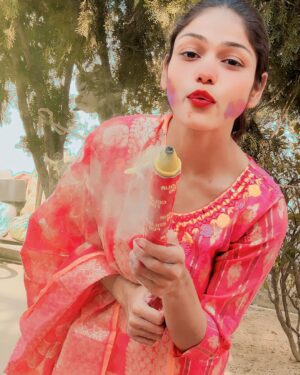 Kriti Chaudhary Instagram - May this holi bring you vibrant colours of joy,love and prosperity!…..