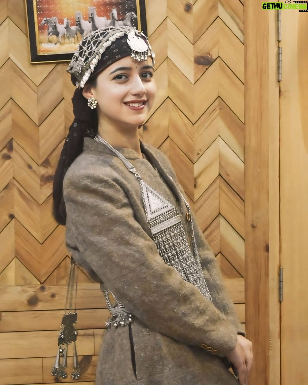 Kritika Chauhan - 5.6K Likes - When tradition meets trendsetting, magic happens.✨🧿