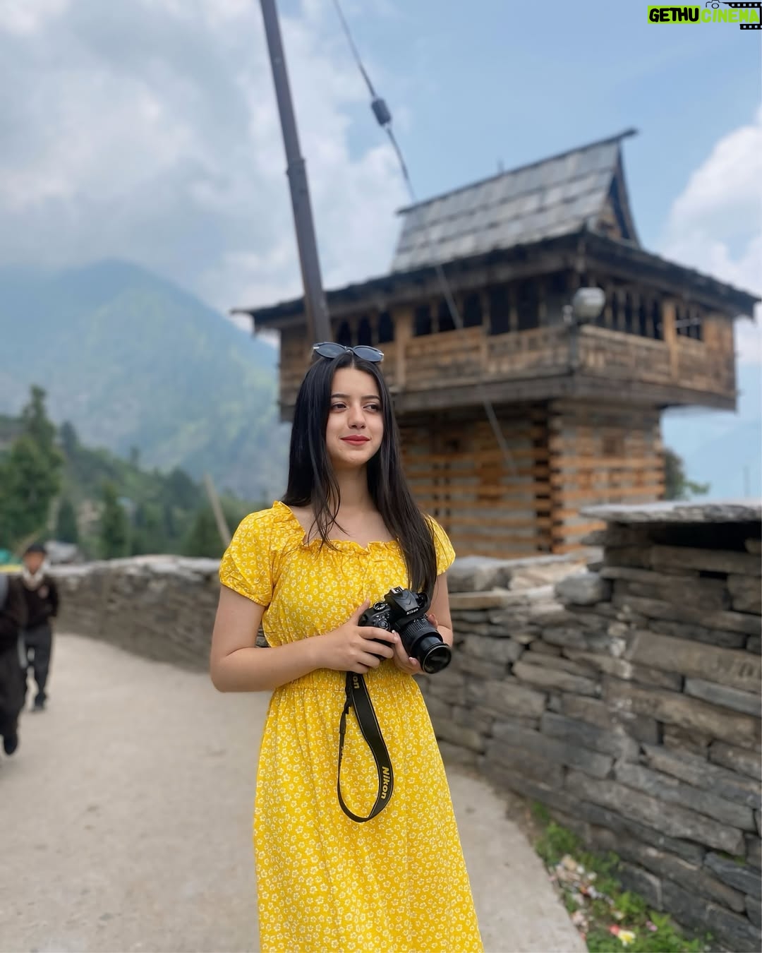 Kritika Chauhan - 6.6K Likes - Lovin’ this Yellow glow.💛✨