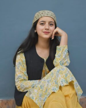 Kritika Chauhan Instagram - 🌻✨