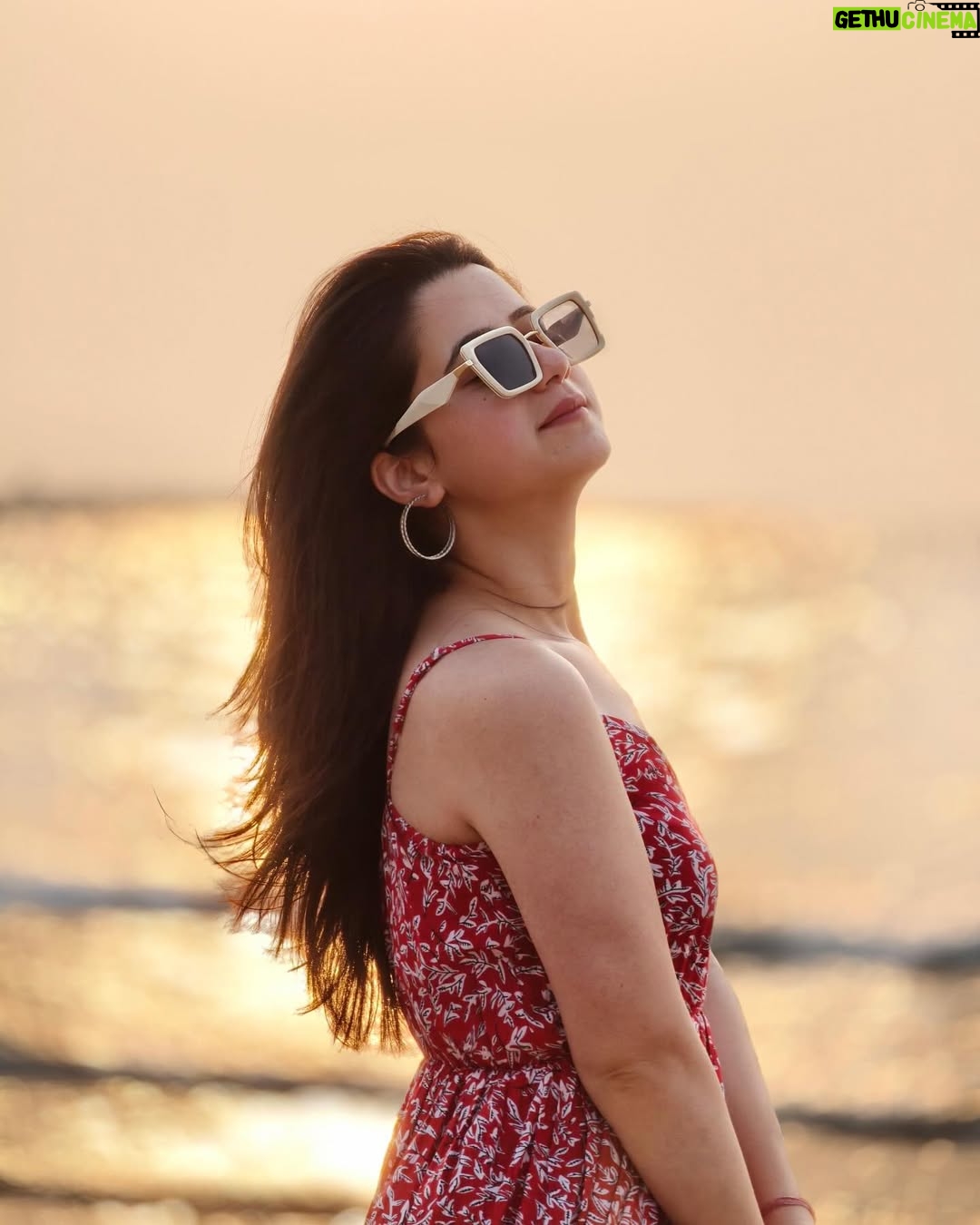 Kritika Chauhan - 5.4K Likes - This is how you fall in love♥️🌞
