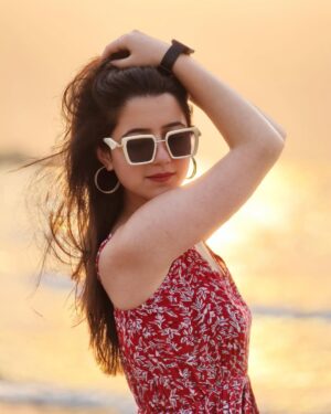 Kritika Chauhan Instagram - This is how you fall in love♥️🌞