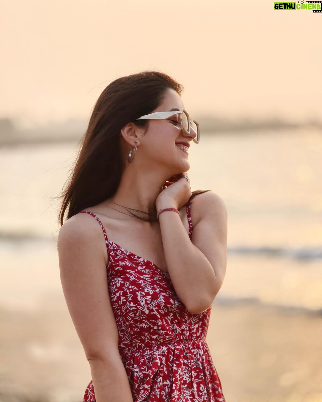 Kritika Chauhan - 5.4K Likes - This is how you fall in love♥️🌞