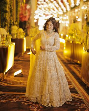 Kritika Kamal Instagram - A Lehenga that speaks elegance and grace ✨❤️
.
.
.
.
#indianwedding #lehenga #traditional #outfitcheck #kritikamal