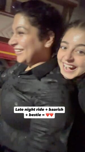 Kritika Kamal Instagram - Baarish mai gedi ❤️
.
.
.
.
.
.
#trendingreels #friendshipgoals #latenight #gedi #foryou #kritikamal