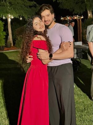 Kritika Kamal Instagram - In your arms is my favorite place to be ❤️
.
.
.
.
.
#couplephotos #lovestory❤️ #trendingphoto