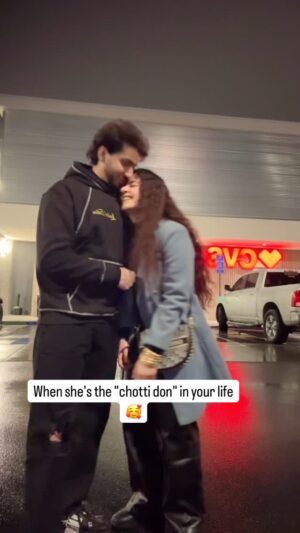 Kritika Kamal Instagram - Baal nahi khraab karne ka 🤣🤣
.
.
.
.
#couplegoals #relationshipgoals #trendingreels #kritikamal