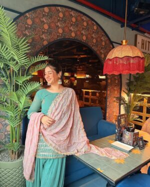 Krupal Akhanii Instagram - Aitabar nahi Ehtiyat kijiye✨💕
📍: @hitchkiindia
@trutalent.management