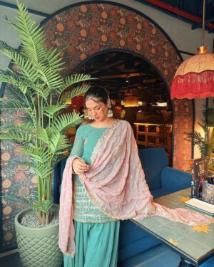 Krupal Akhanii Instagram - Aitabar nahi Ehtiyat kijiye✨💕
📍: @hitchkiindia
@trutalent.management