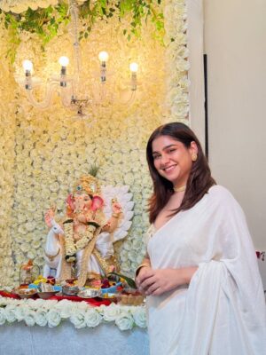 Krupal Akhanii Instagram - Blessed & Grateful 🤌🏻🧿🙏🏻❤️
#ganpati #ganpati2025 #favourite #festiveseason #festival #gannu