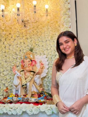 Krupal Akhanii Instagram - Blessed & Grateful 🤌🏻🧿🙏🏻❤️
#ganpati #ganpati2025 #favourite #festiveseason #festival #gannu