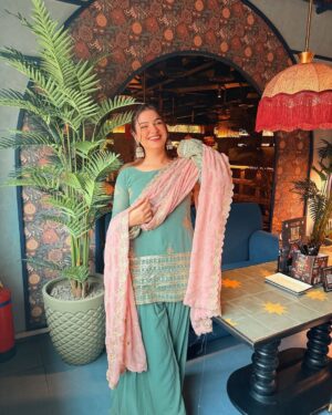 Krupal Akhanii Instagram - Aitabar nahi Ehtiyat kijiye✨💕
📍: @hitchkiindia
@trutalent.management