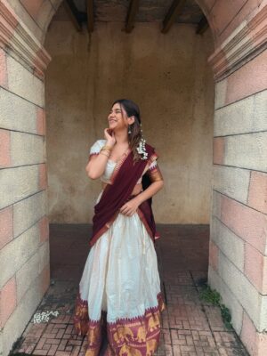 Krupal Akhanii Instagram - Channelling my inner Meenamma🤍
Wearing: @tanhai.in
#indian #southindian #photooftheday #photography #fyp