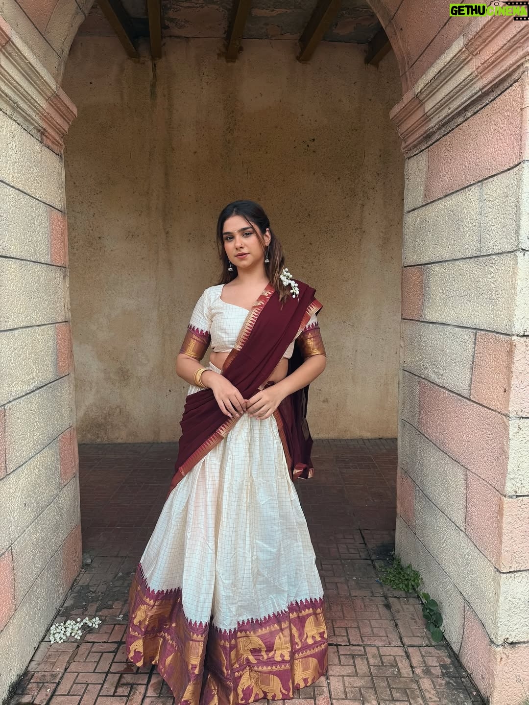 Krupal Akhanii - 1.3K Likes - Channelling my inner Meenamma🤍

Wearing: @tanhai.in 

#indian #southindian #photooftheday #photography #fyp