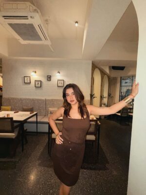 Krupal Akhanii Instagram - Baby, you know that I’m the star of the show
Come on up and show me ‘cause I’m ready to go🤎
Wearing: @newme.asia
📍: @sante_mumbai , Oshiwara.
#brown #blingy #datenight #dinner #dinein #fashion #prettydress #nightout #fashioninspo #fashionable #photooftheday