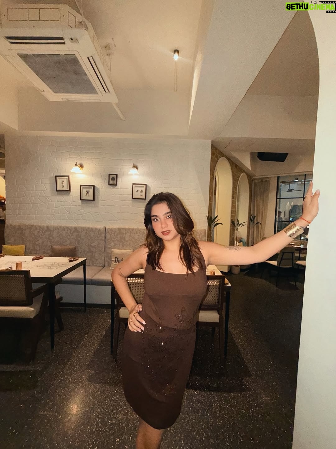 Krupal Akhanii - 1K Likes - Baby, you know that I’m the star of the show
Come on up and show me ‘cause I’m ready to go🤎 

Wearing: @newme.asia 
📍: @sante_mumbai , Oshiwara. 

#brown #blingy #datenight #dinner #dinein #fashion #prettydress #nightout #fashioninspo #fashionable #photooftheday