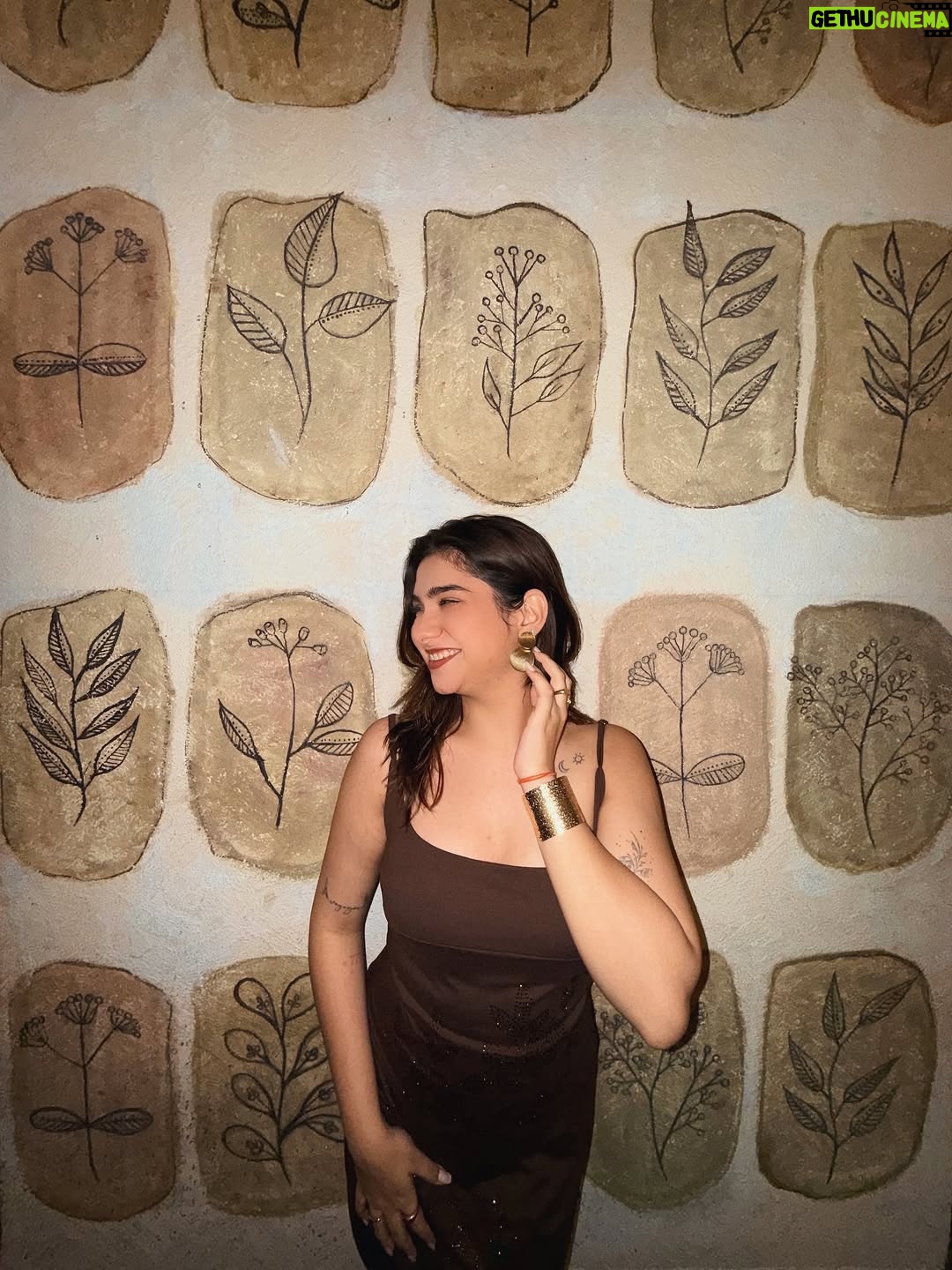 Krupal Akhanii - 1K Likes - Baby, you know that I’m the star of the show
Come on up and show me ‘cause I’m ready to go🤎 

Wearing: @newme.asia 
📍: @sante_mumbai , Oshiwara. 

#brown #blingy #datenight #dinner #dinein #fashion #prettydress #nightout #fashioninspo #fashionable #photooftheday