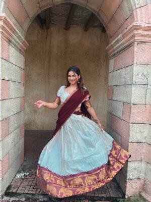 Krupal Akhanii Instagram - Channelling my inner Meenamma🤍
Wearing: @tanhai.in
#indian #southindian #photooftheday #photography #fyp