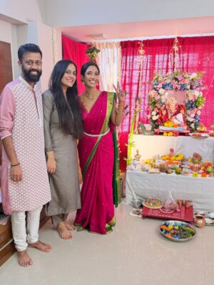 Krutika Solanki Instagram - Ganpati bappa morya ❤️
Thank you for blessing us this year again.
Day 1 was all about love, reunions and blessings .
.
#ɢᴀɴᴘᴀᴛɪʙᴀᴘᴘᴀᴍᴏʀʏᴀ #ganeshchaturthi #love