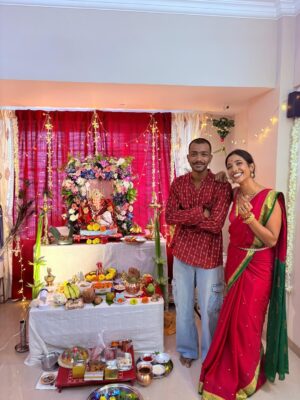 Krutika Solanki Instagram - Ganpati bappa morya ❤️
Thank you for blessing us this year again.
Day 1 was all about love, reunions and blessings .
.
#ɢᴀɴᴘᴀᴛɪʙᴀᴘᴘᴀᴍᴏʀʏᴀ #ganeshchaturthi #love