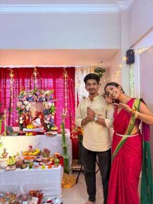 Krutika Solanki Instagram - Ganpati bappa morya ❤️
Thank you for blessing us this year again.
Day 1 was all about love, reunions and blessings .
.
#ɢᴀɴᴘᴀᴛɪʙᴀᴘᴘᴀᴍᴏʀʏᴀ #ganeshchaturthi #love