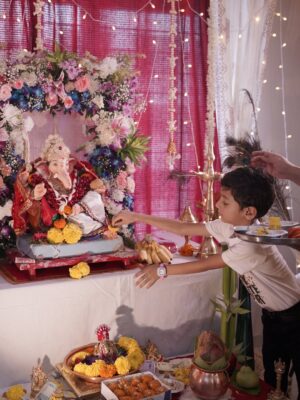 Krutika Solanki Instagram - Ganpati bappa morya ❤️
Thank you for blessing us this year again.
Day 1 was all about love, reunions and blessings .
.
#ɢᴀɴᴘᴀᴛɪʙᴀᴘᴘᴀᴍᴏʀʏᴀ #ganeshchaturthi #love