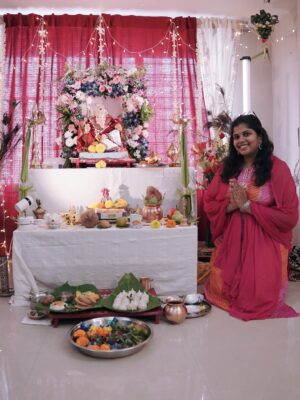 Krutika Solanki Instagram - Ganpati bappa morya ❤️
Thank you for blessing us this year again.
Day 1 was all about love, reunions and blessings .
.
#ɢᴀɴᴘᴀᴛɪʙᴀᴘᴘᴀᴍᴏʀʏᴀ #ganeshchaturthi #love