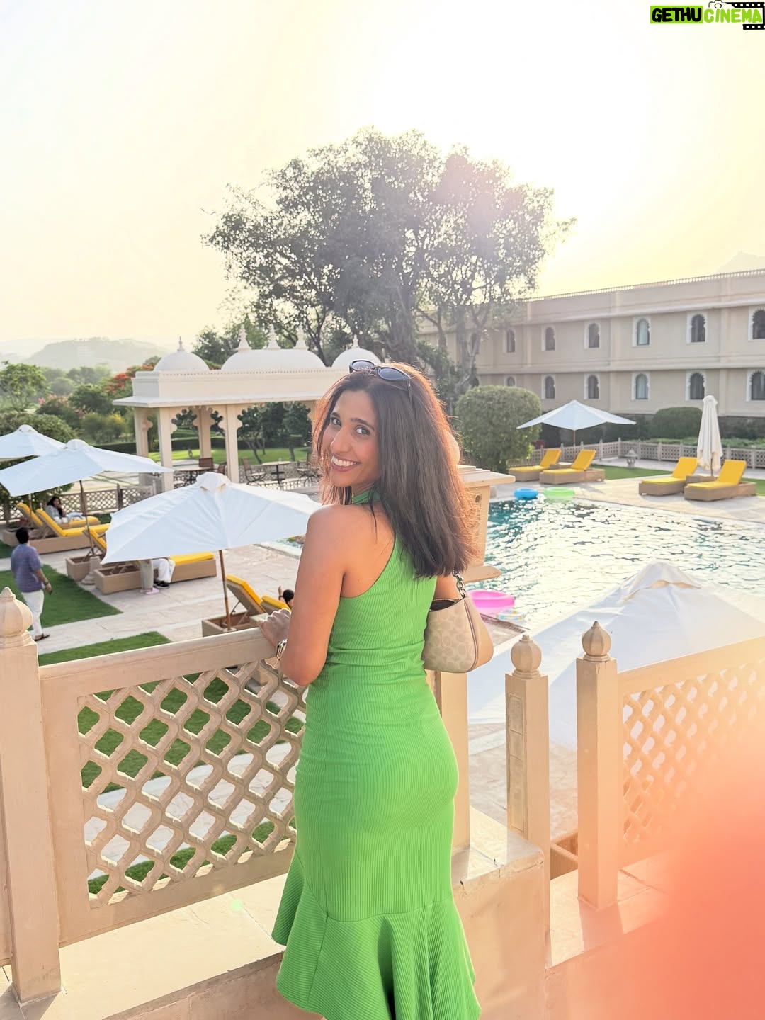 Krutika Solanki - 520 Likes - Physically in mumbai mentally still here ! 
Throwback to this Family trip or reunion bhi bol sakte hain 🤣🤣🤣
.
.
#udaipur #familytrip #2025