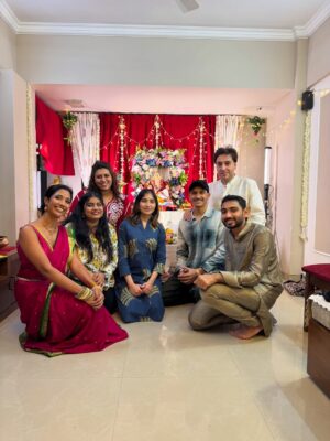 Krutika Solanki Instagram - Ganpati bappa morya ❤️
Thank you for blessing us this year again.
Day 1 was all about love, reunions and blessings .
.
#ɢᴀɴᴘᴀᴛɪʙᴀᴘᴘᴀᴍᴏʀʏᴀ #ganeshchaturthi #love