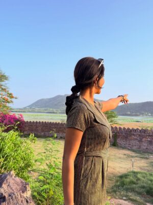 Krutika Solanki Instagram - Physically in mumbai mentally still here !
Throwback to this Family trip or reunion bhi bol sakte hain 🤣🤣🤣
.
.
#udaipur #familytrip #2025