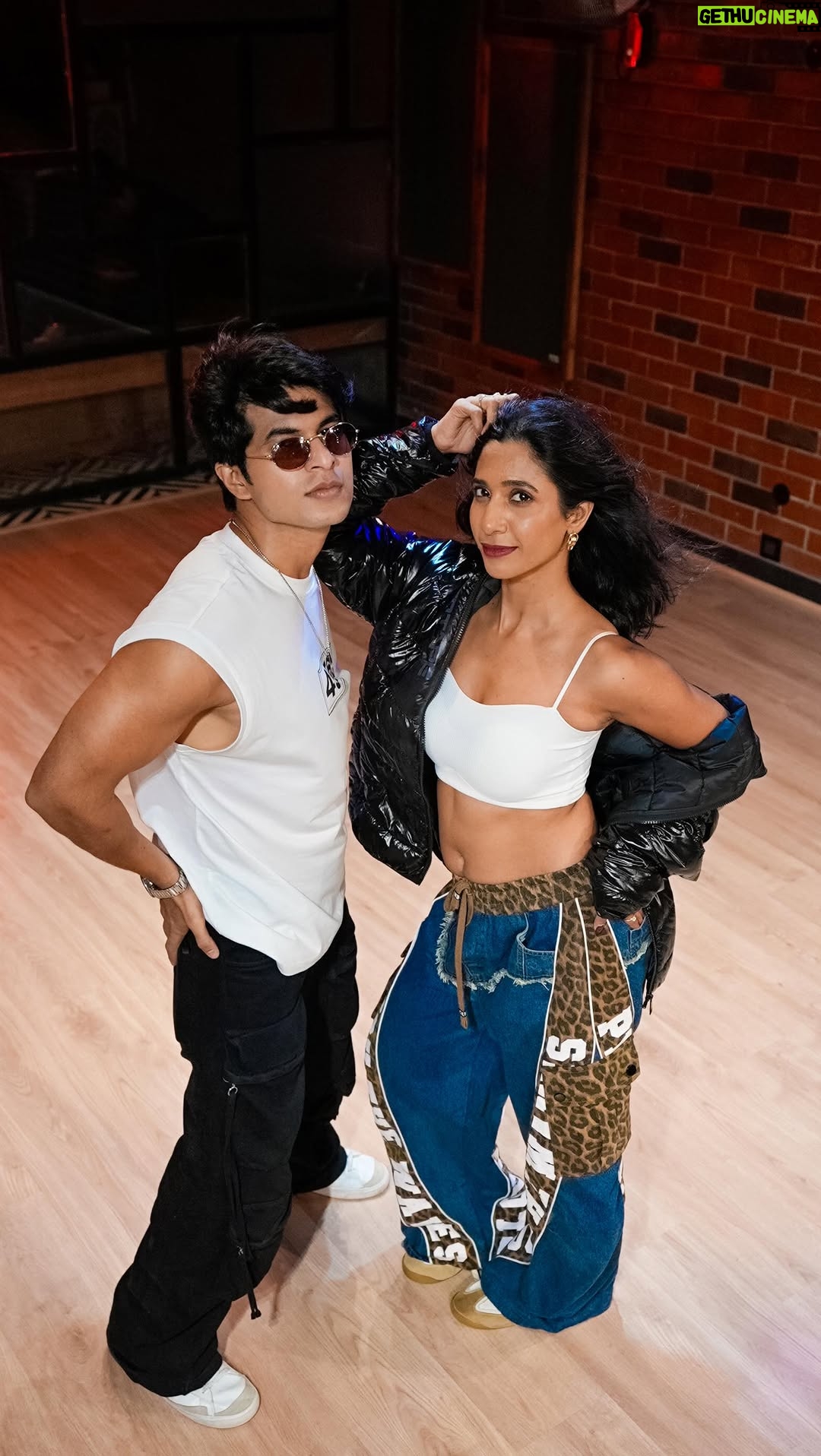 Krutika Solanki - 2.6K Likes - With Mr.Perfect @aadilkhann 🕺🏻
.
Loving this song @gururandhawa @varundvn @janhvikapoor 😍
.
@simranjat_  you really nailed it here,  so happy for you ❤️ well deserved 
.
@yasshkadamm one word on your choreo 🔥 
.
Location- @10ft.downstudios 
Shot & edited by - @prince_photographer_official 
.
.
#perfect #aadilkhan #gururandhwa #varundhawan #jahnavikapoor