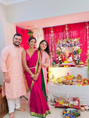 Krutika Solanki Instagram - Ganpati bappa morya ❤️
Thank you for blessing us this year again.
Day 1 was all about love, reunions and blessings .
.
#ɢᴀɴᴘᴀᴛɪʙᴀᴘᴘᴀᴍᴏʀʏᴀ #ganeshchaturthi #love